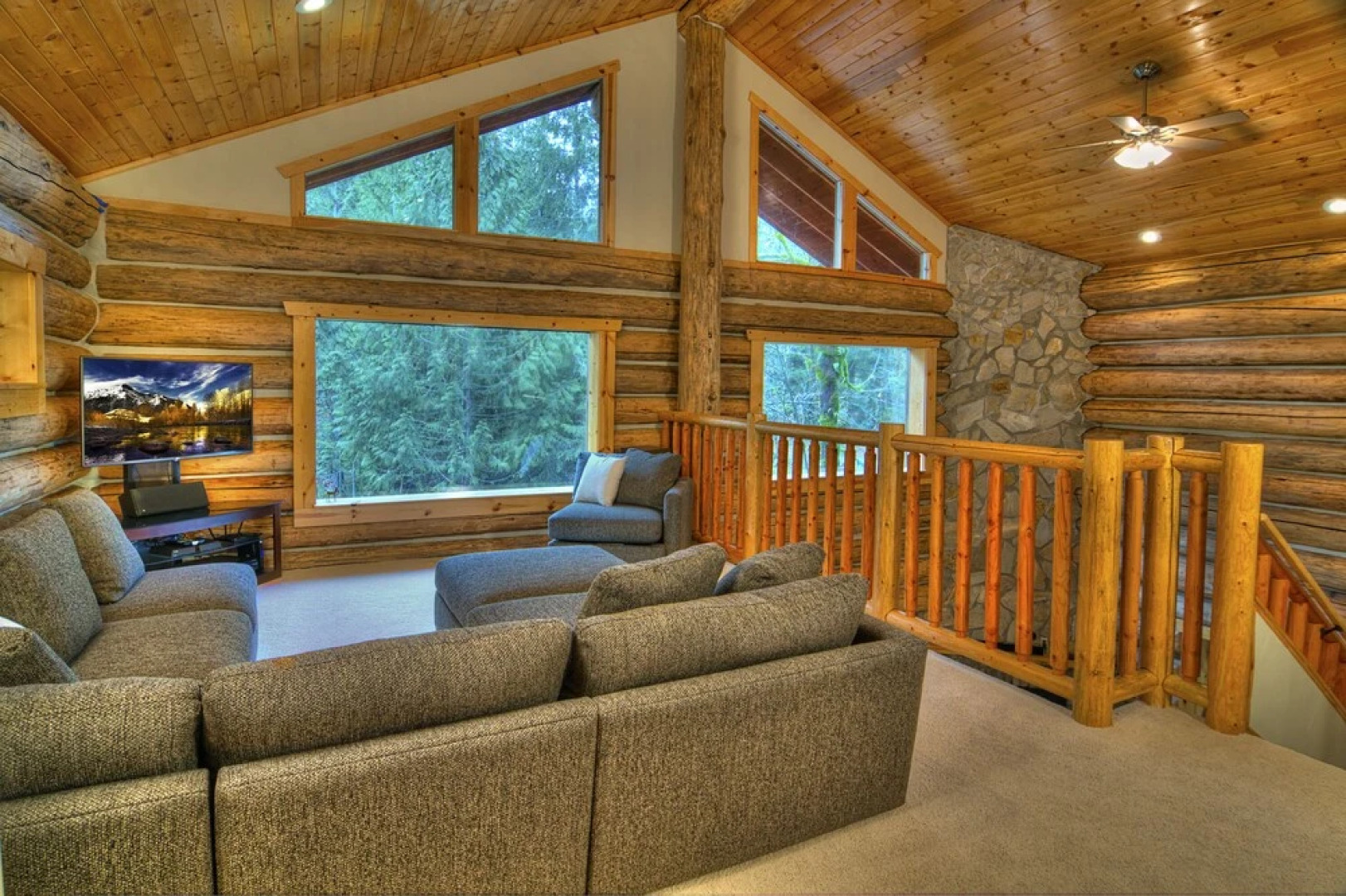 Tall Timbers Lodge - Two Bedroom Cabin with Hot Tub