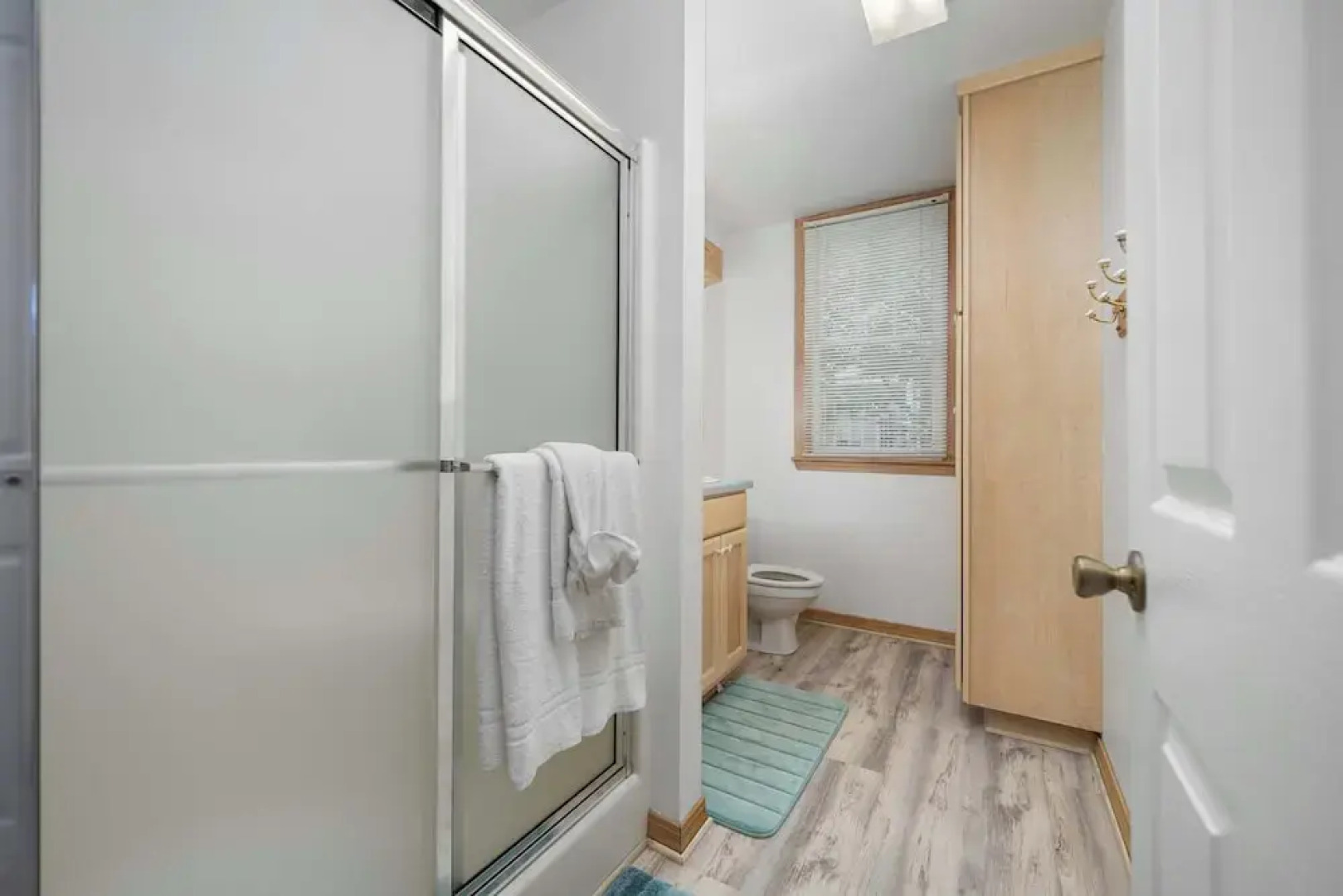 Secluded Waterfront Retreat for 23 Dock, Pets OK