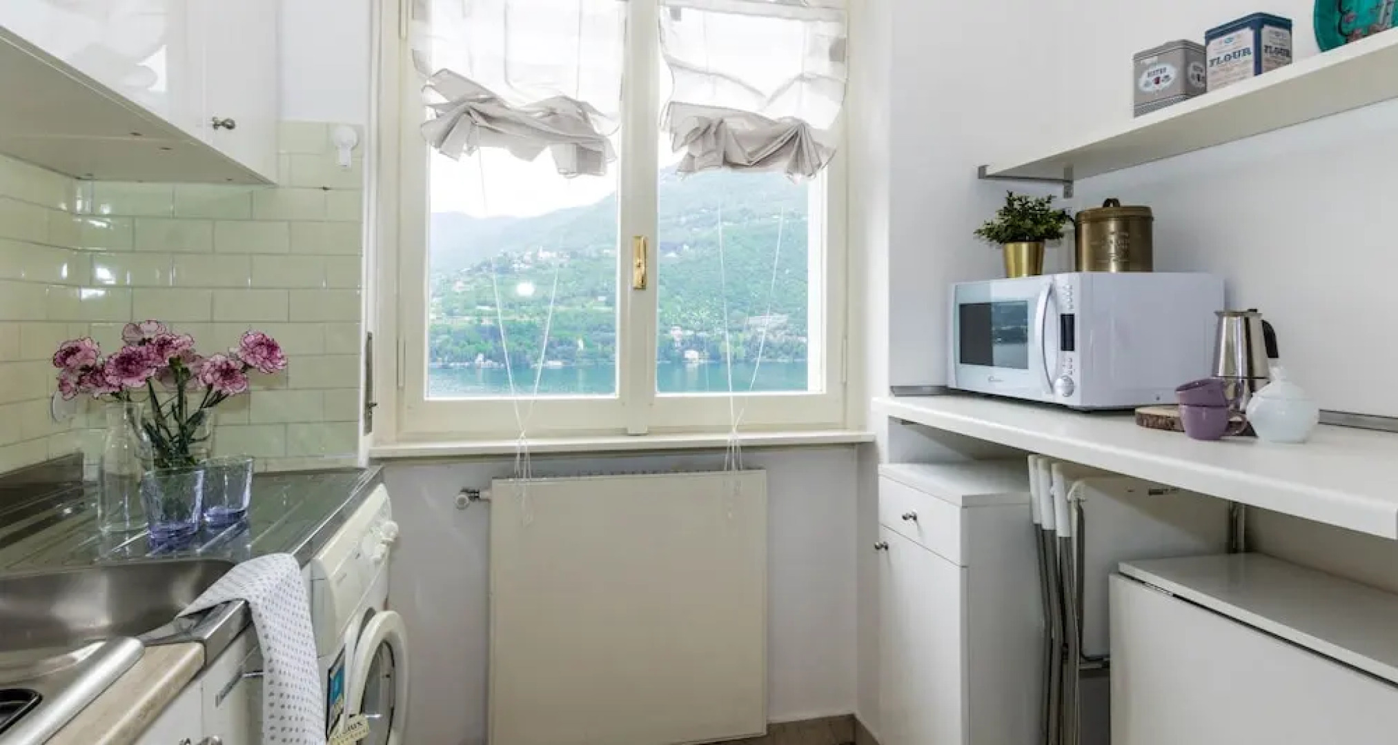 JOIVY Garden Oasis: 1BR Apt w/ Balcony & Parking