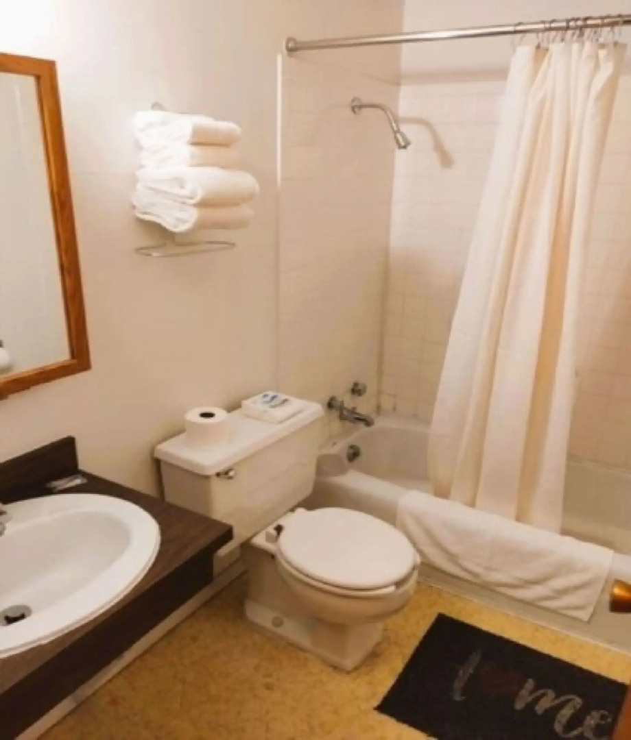 Love Hotels Voyageur by OYO at International Falls MN