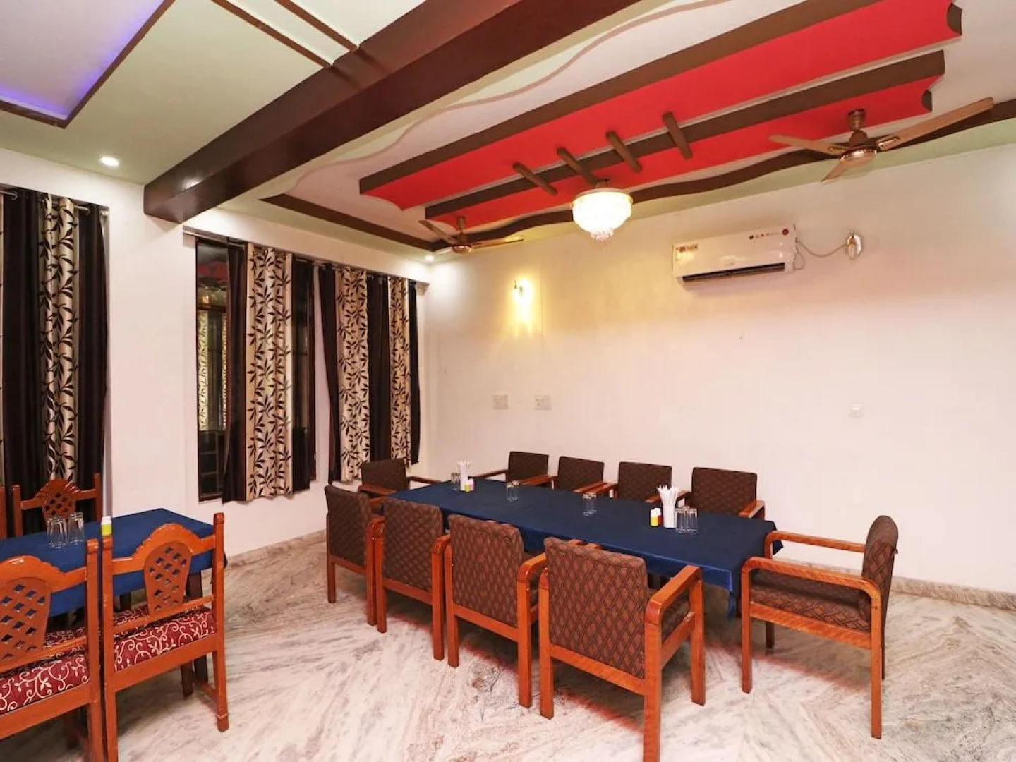 Oyo 22015 Hotel Lakshya Palace