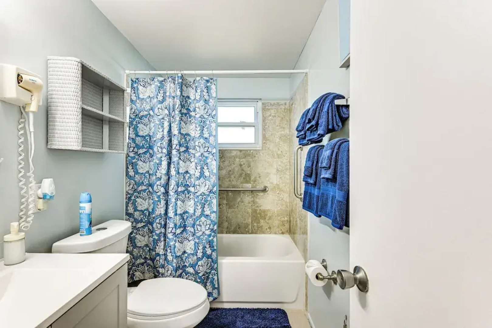 7 Mi to Busch Gardens: Tampa Gem w/ Yard!