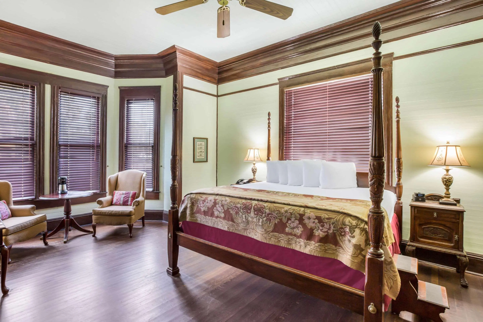 Coombs Inn & Suites