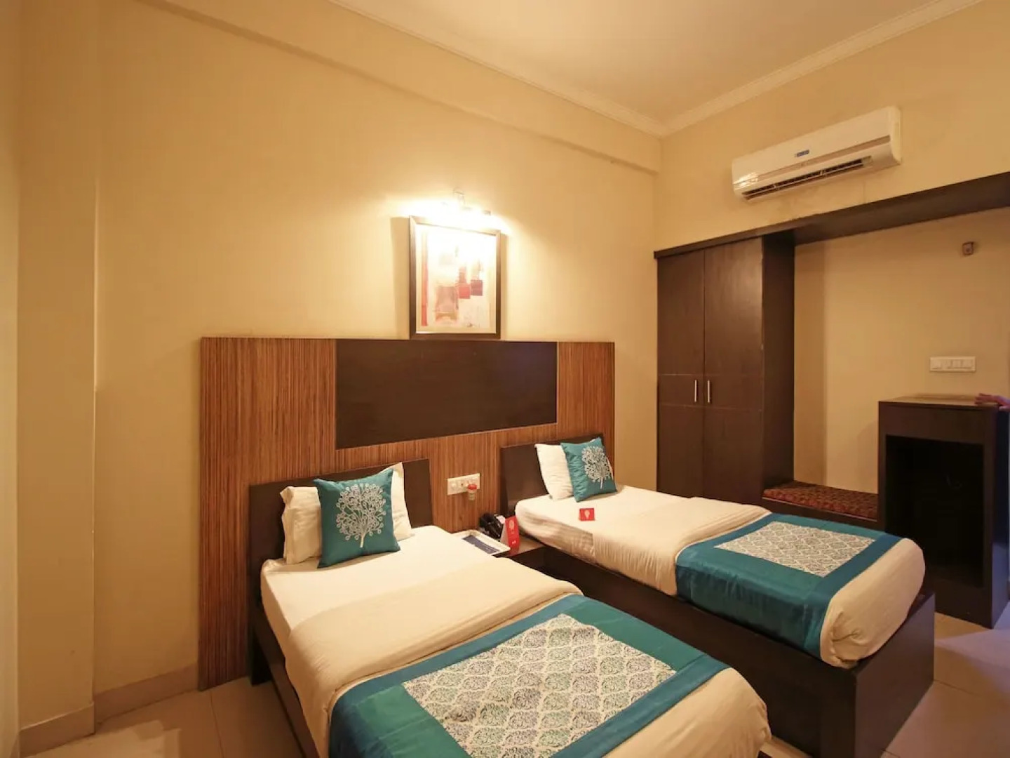 Hotel Center Point by OYO Rooms