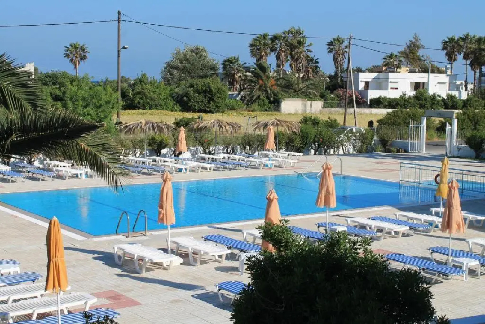 Nikos 2 Studios & Apartments