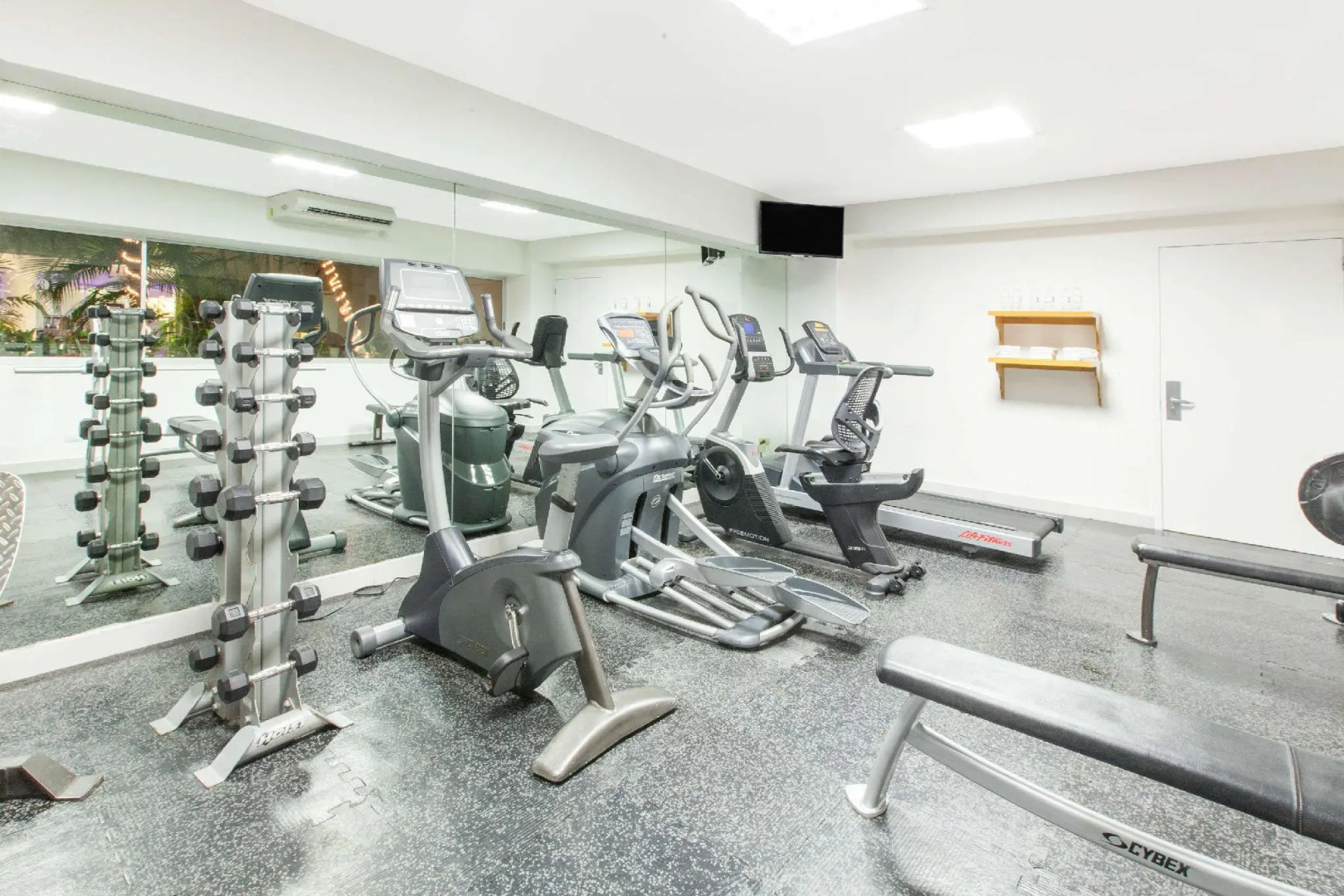 Отель Adhara Express