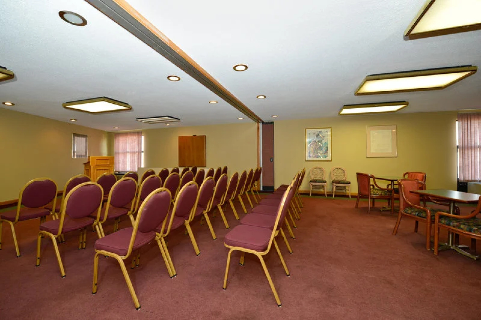 Days Inn & Suites By Wyndham Kalamazoo