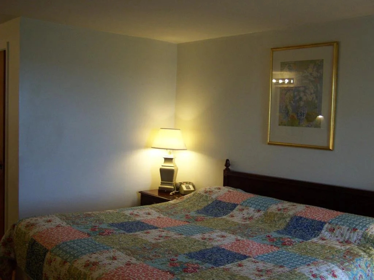 Golden Knight Inn and Suites