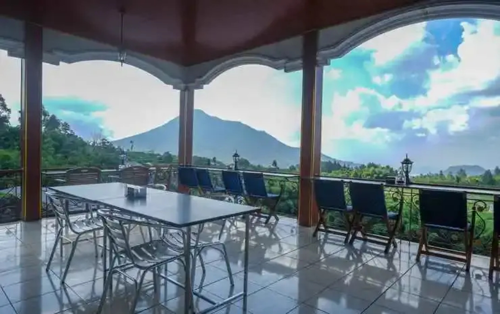 Urbanview Hotel Mountain Palace Kopeng