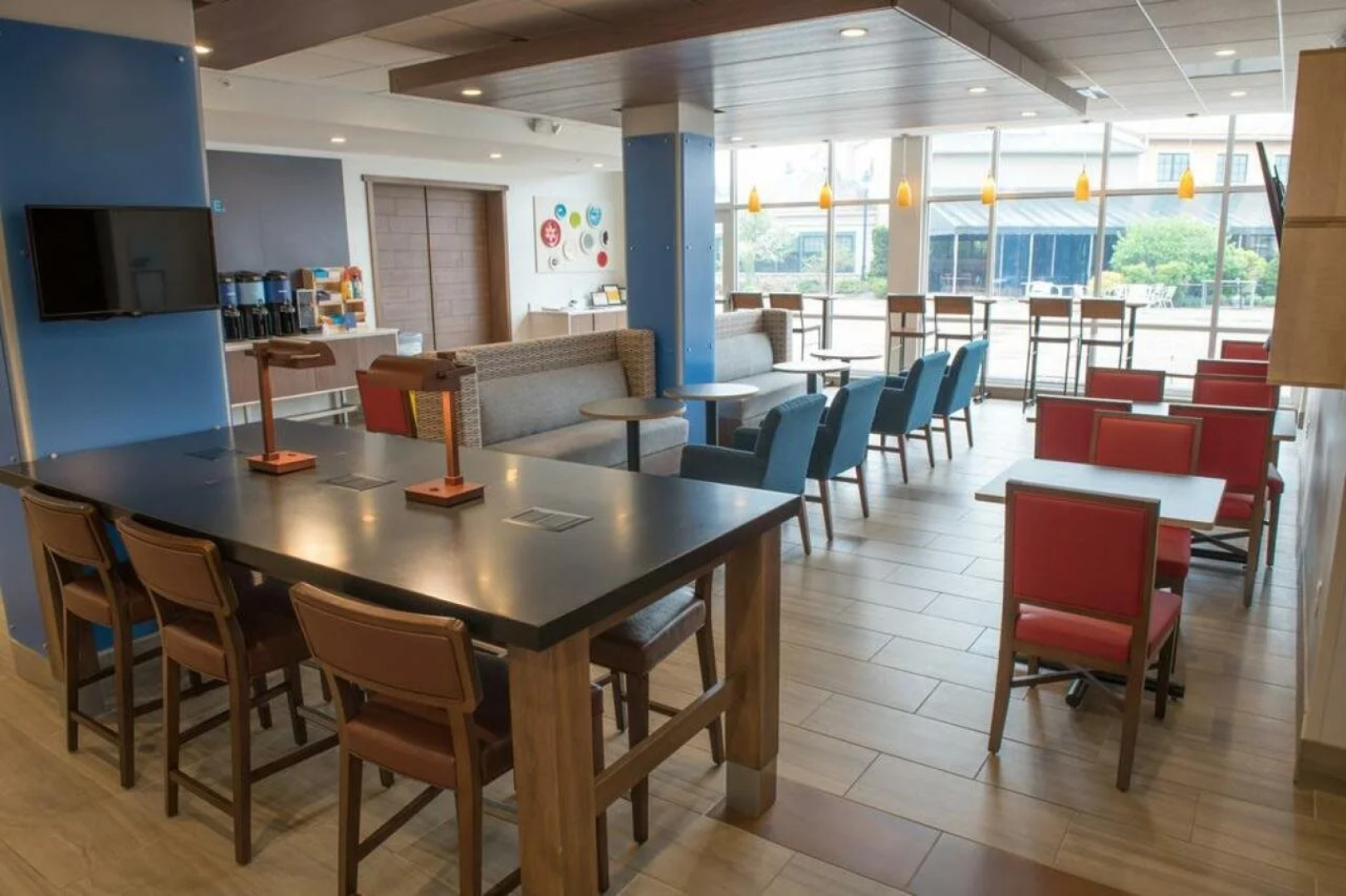 Holiday Inn Express & Suites Warsaw - E Center by IHG