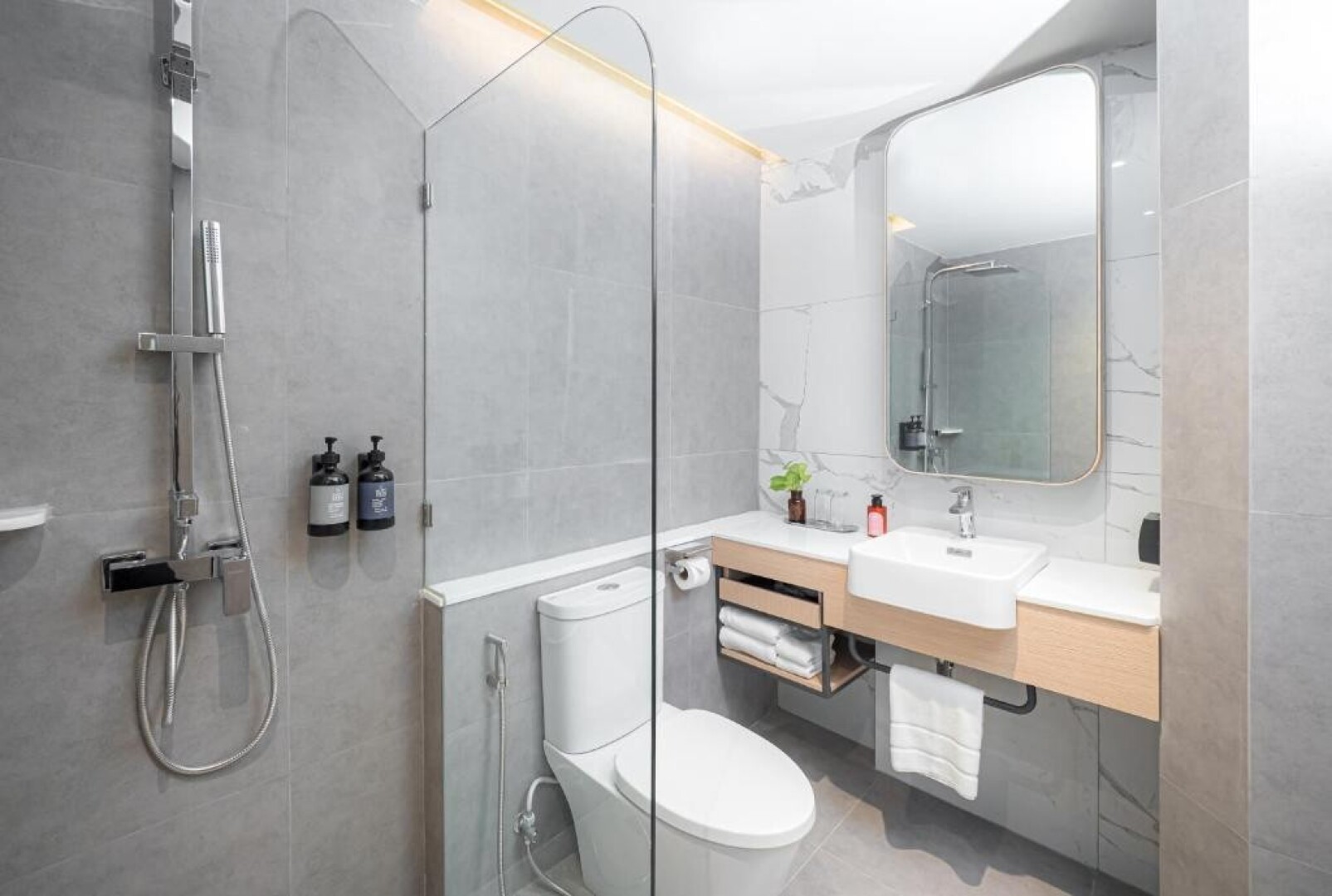 Lumen Bangkok Udomsuk Station