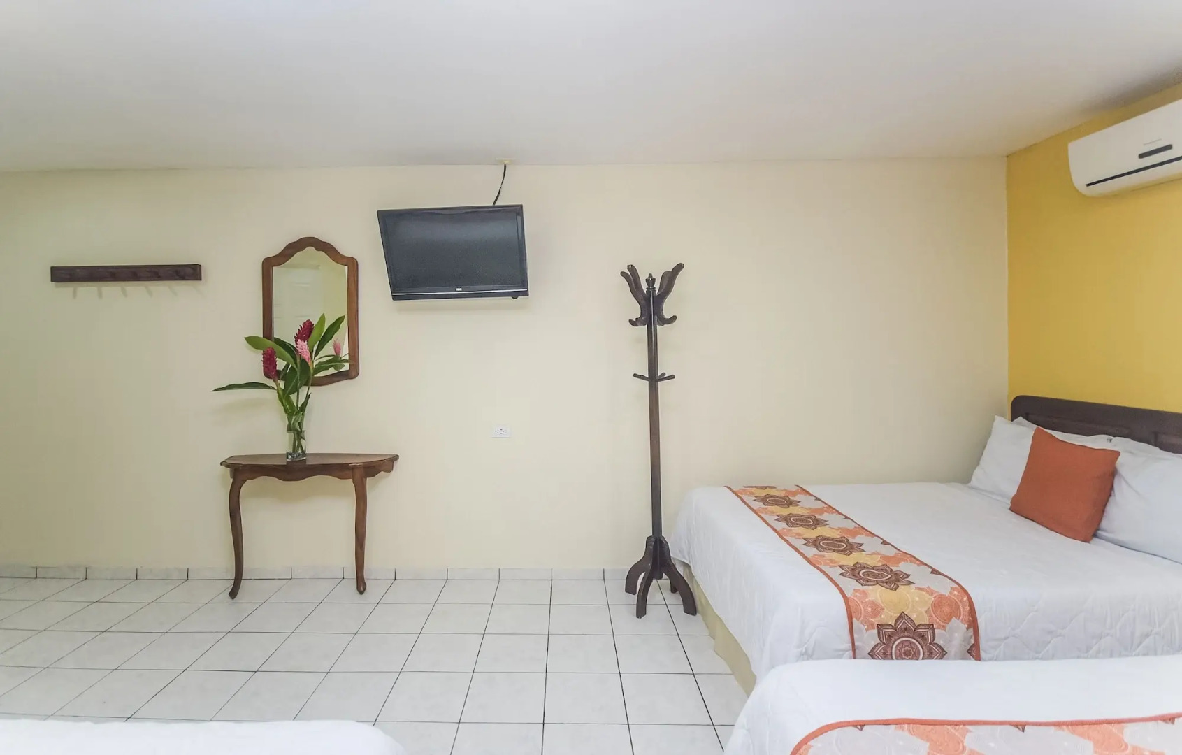 Berlor Airport Inn