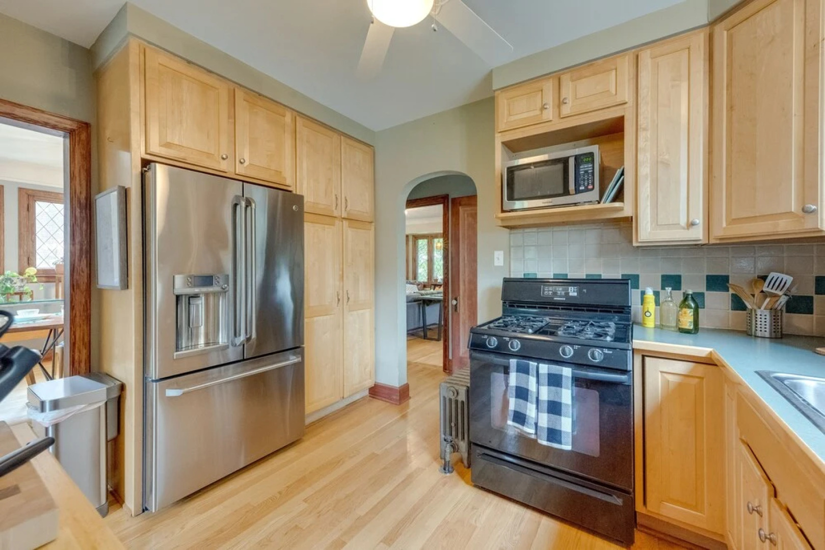 Ferndale Gem, Walk to Stores & Restaurants!