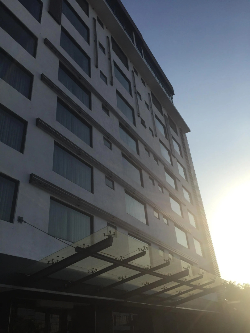 Weston Suites & Hotel