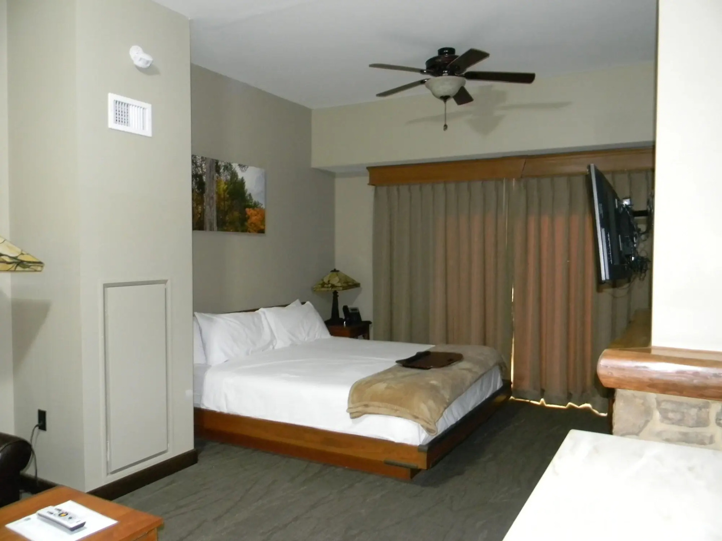 Echo Bluff State Park