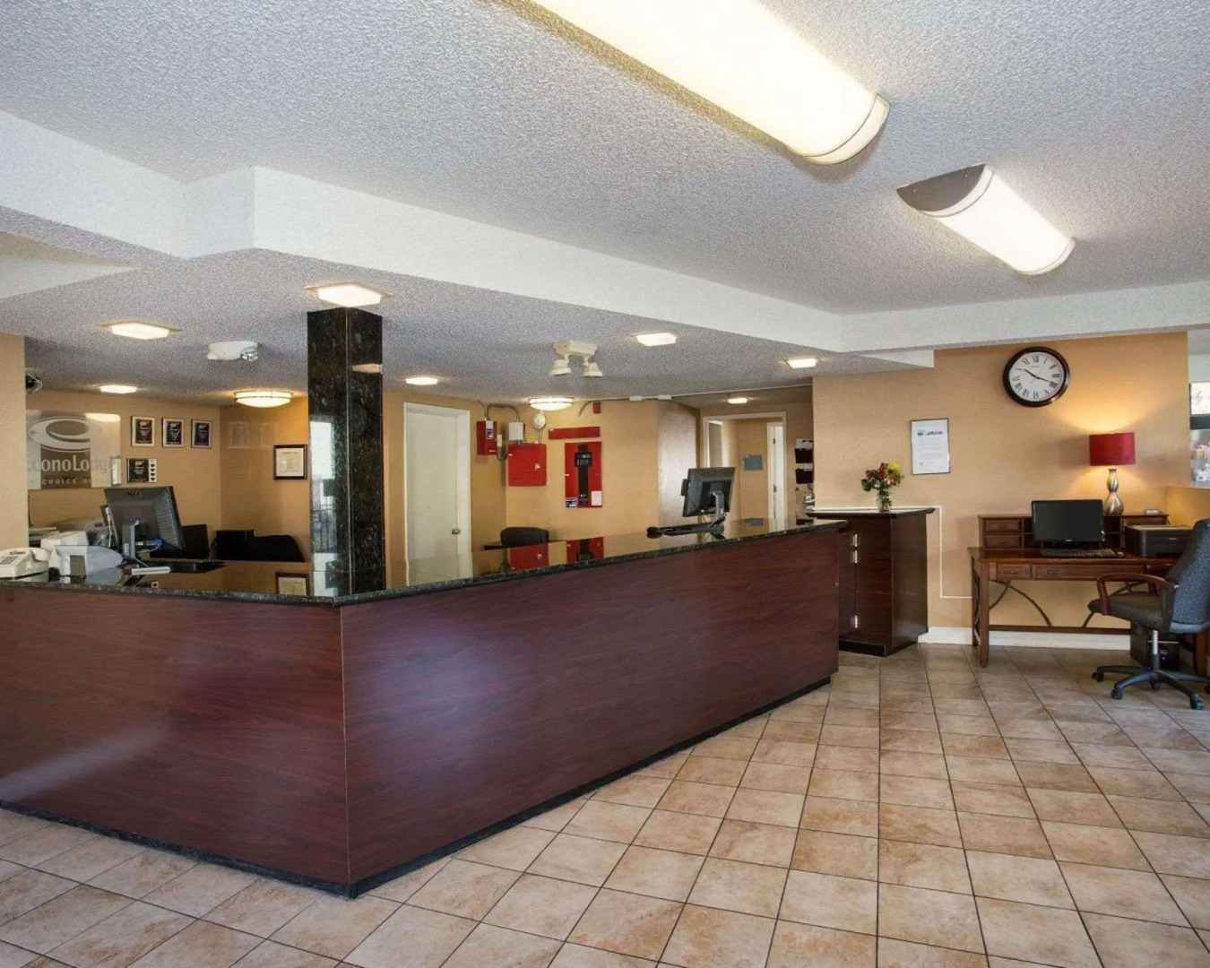 Econo Lodge Inn and Suites Bellingham