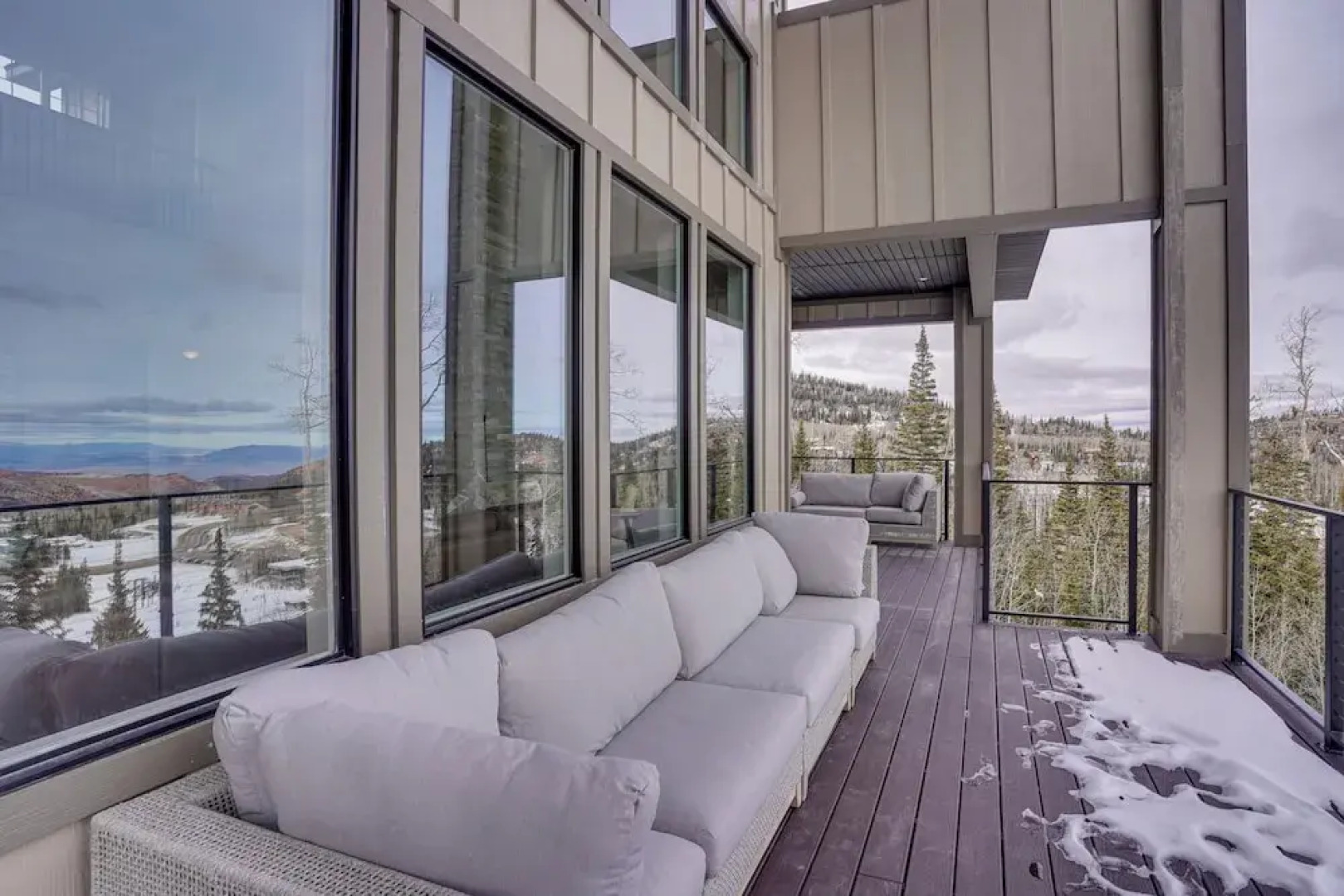 Spacious Utah Escape w/ Balcony & Mountain Views!