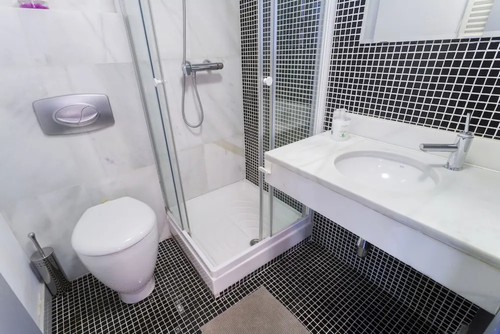 Dobo Homes Manoteras I Apartment