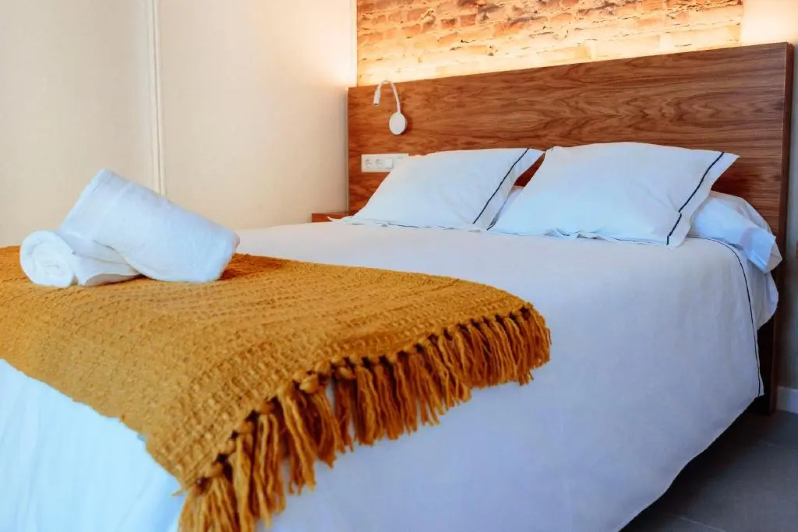 Apartamentos Plaza de España 6