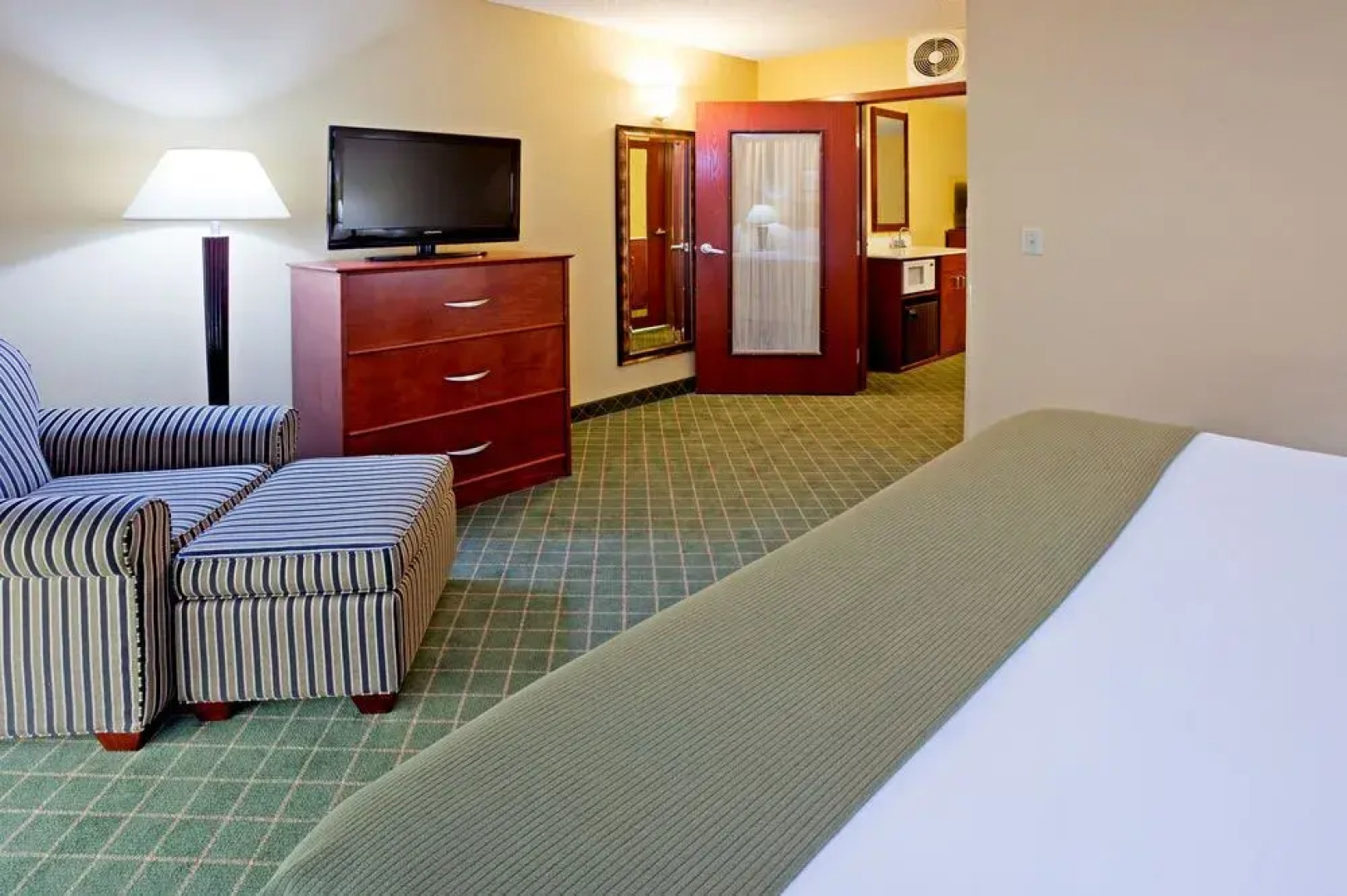 Holiday Inn Express & Suites Coon Rapids - Blaine Area