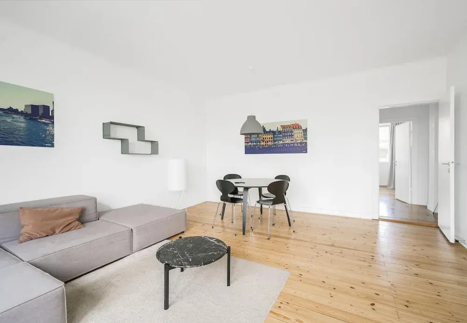 Fantastic 2-bed w Balcony in Charlottenlund