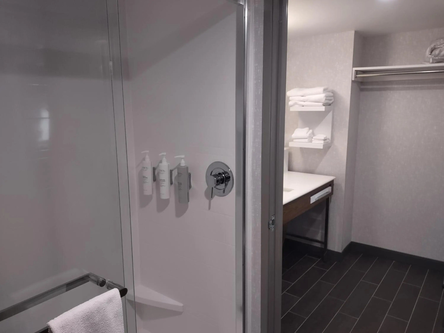 Hampton Inn & Suites Pittsburgh New Stanton