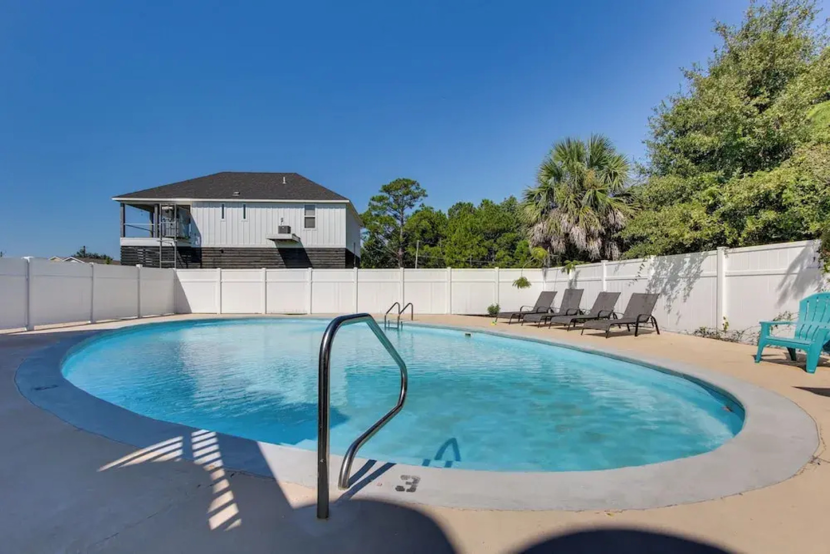 Walk to Beach: Unique Family Gem in Pass Christian