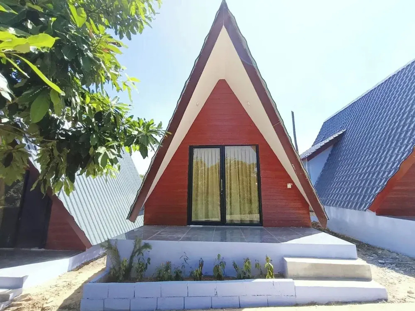 SELA Bungalow and Italian Restaurant