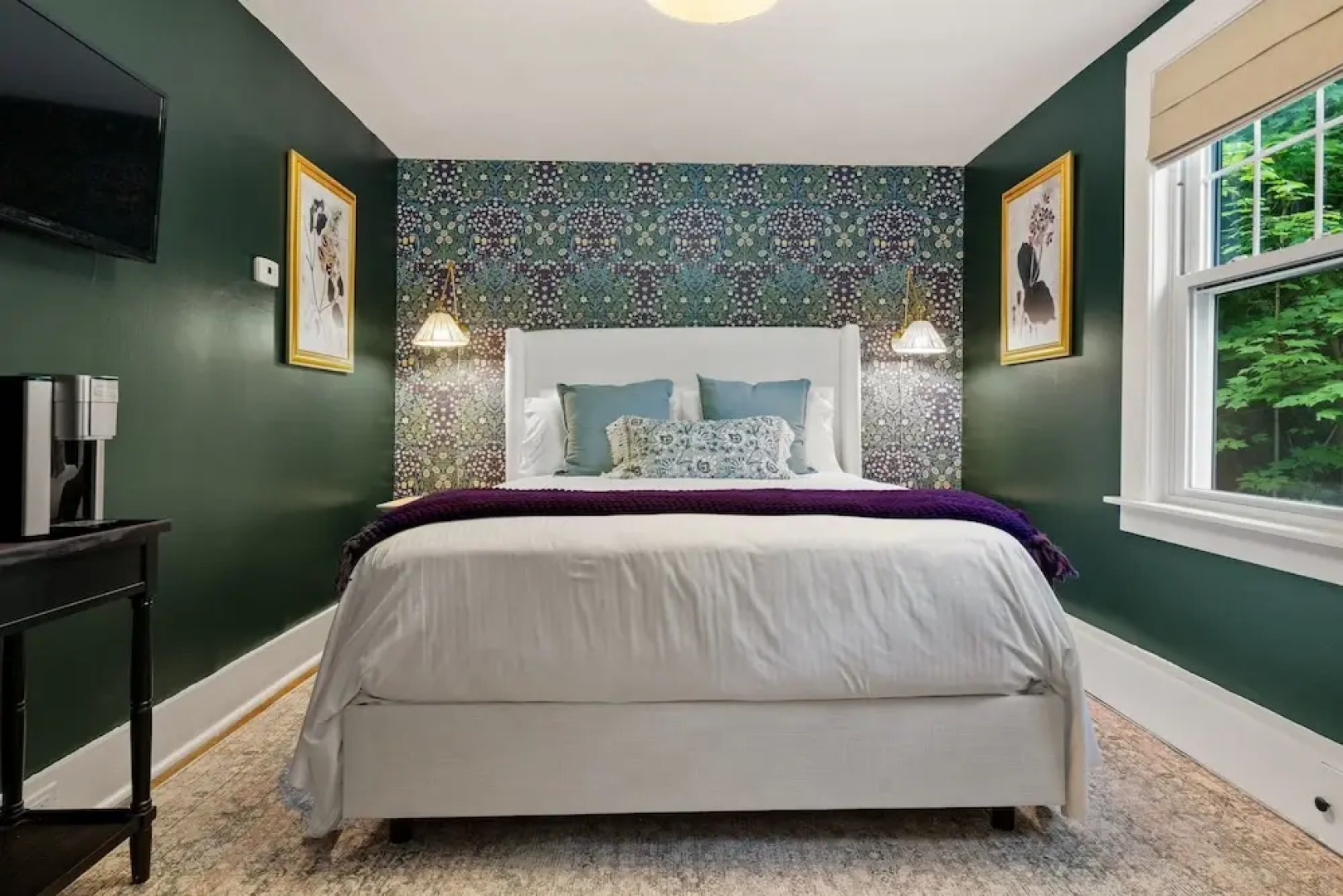 The Aurora Inn & Cottages