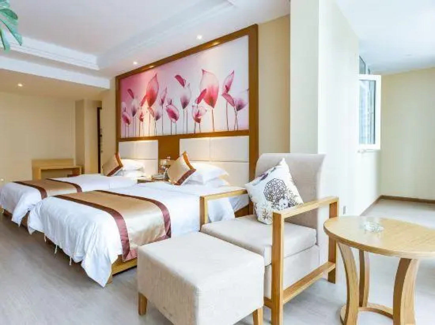 Shida Fenghuang Hotel