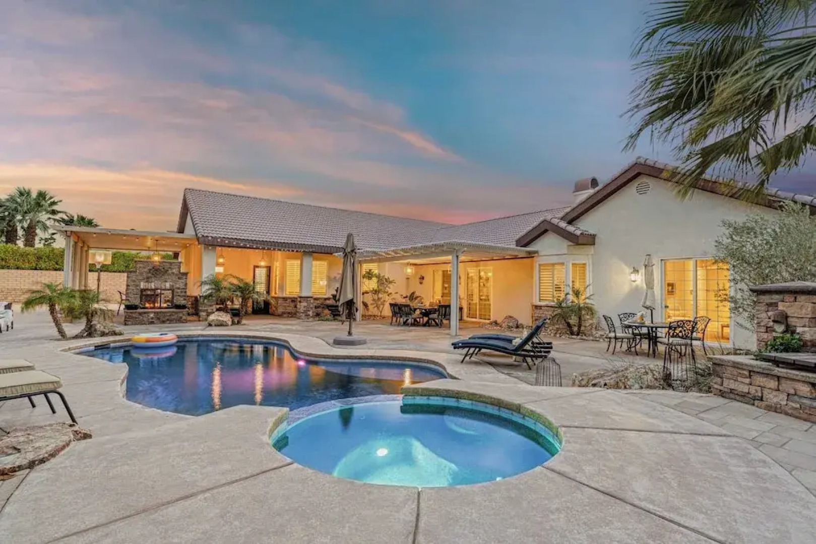 41 Palms Estate by Avantstay Indoor Pickleball, Pool, Hot Tub, Outdoor Kitchen
