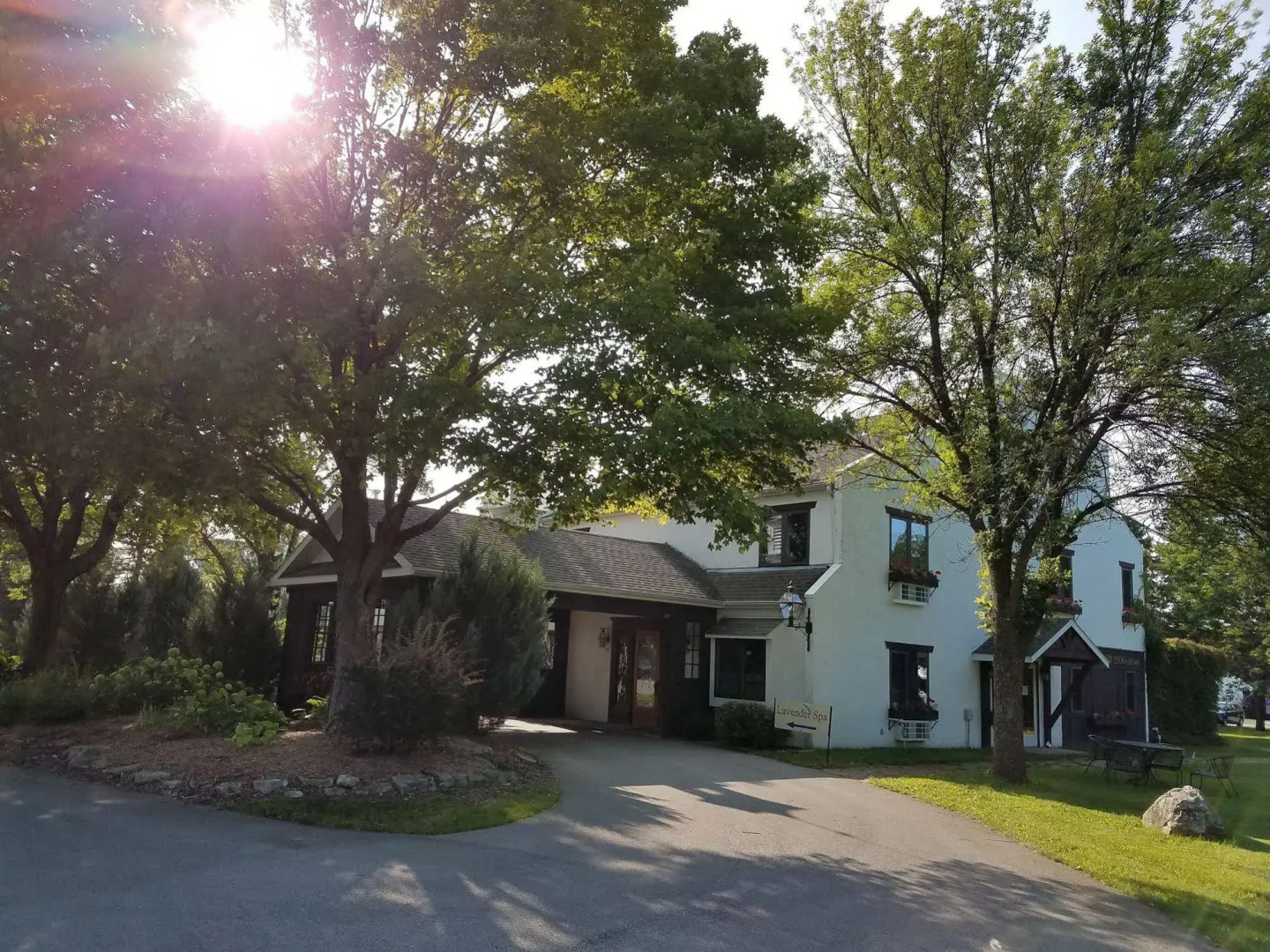 Settlement Courtyard Inn & Lavender Spa