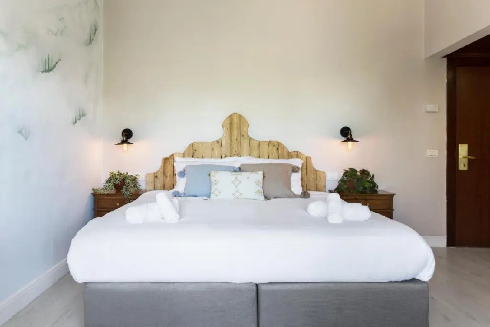 Mantur Jerusalem Mountains by Selina