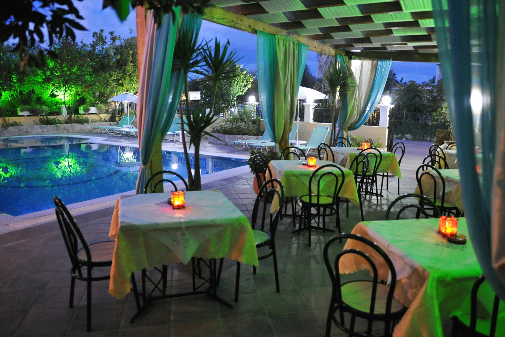Makis Louvlis Apartments 