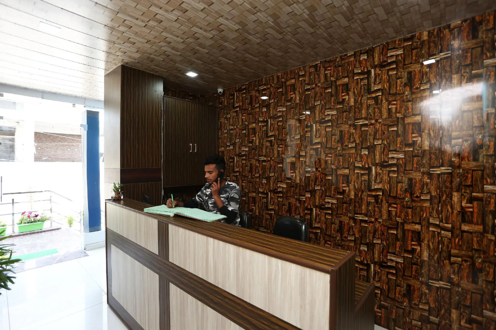 OYO 37829 Hotel Mishra's