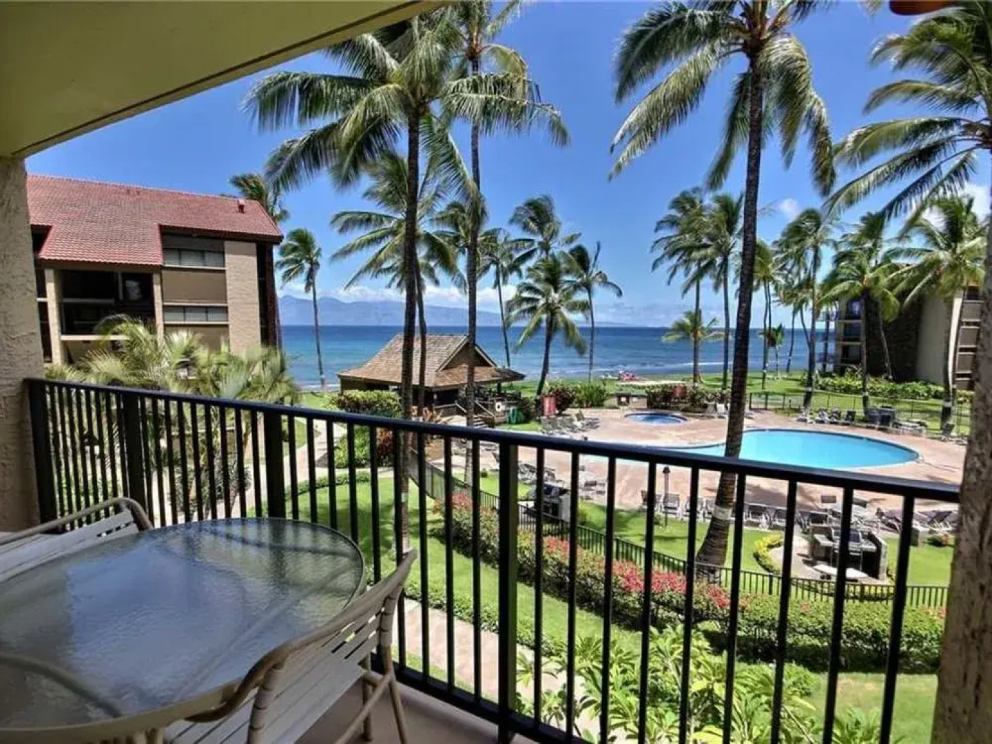 Pohailani 128 by RedAwning