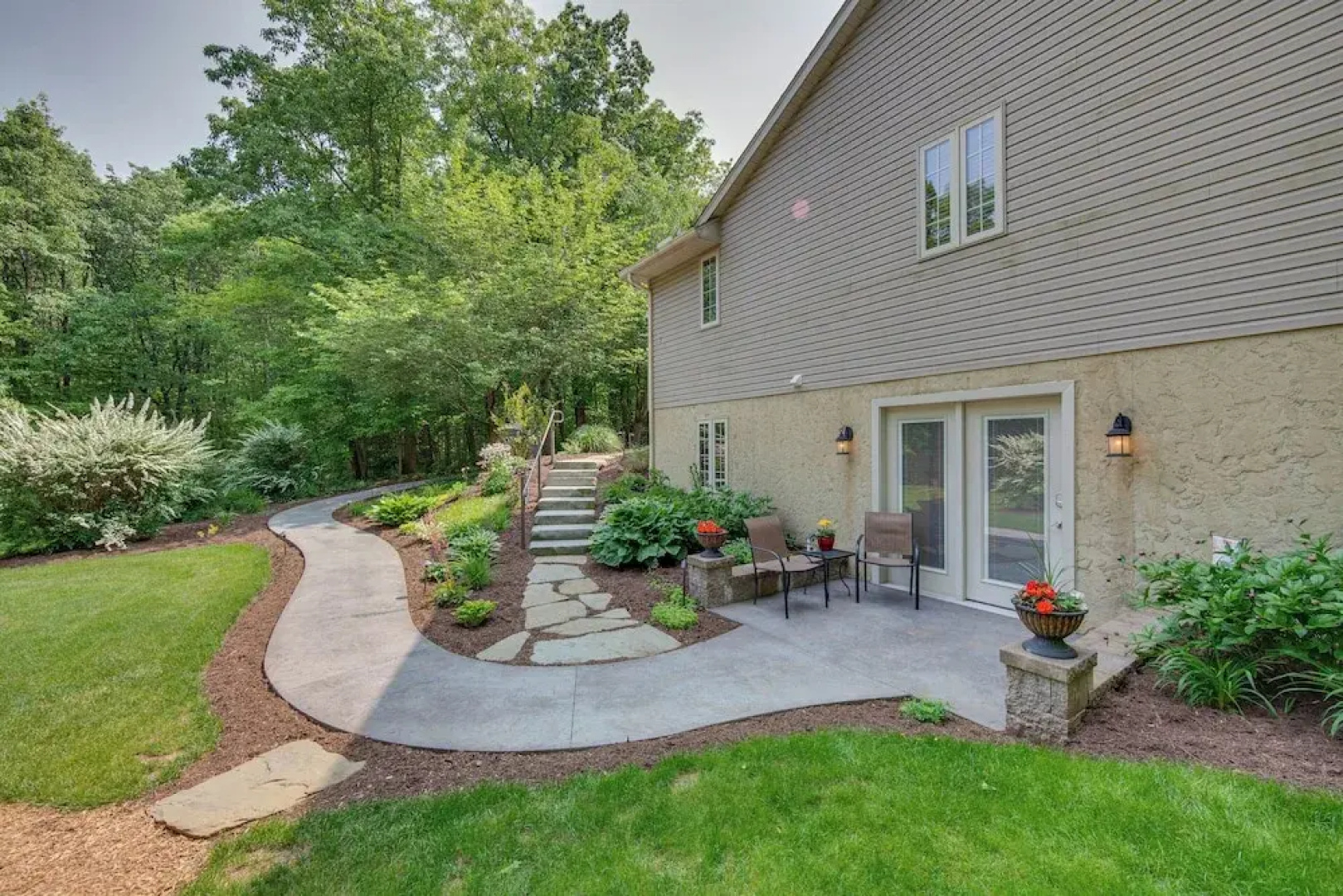 The Haven at Welsh Mountain Suites - Apt w/ Patio!