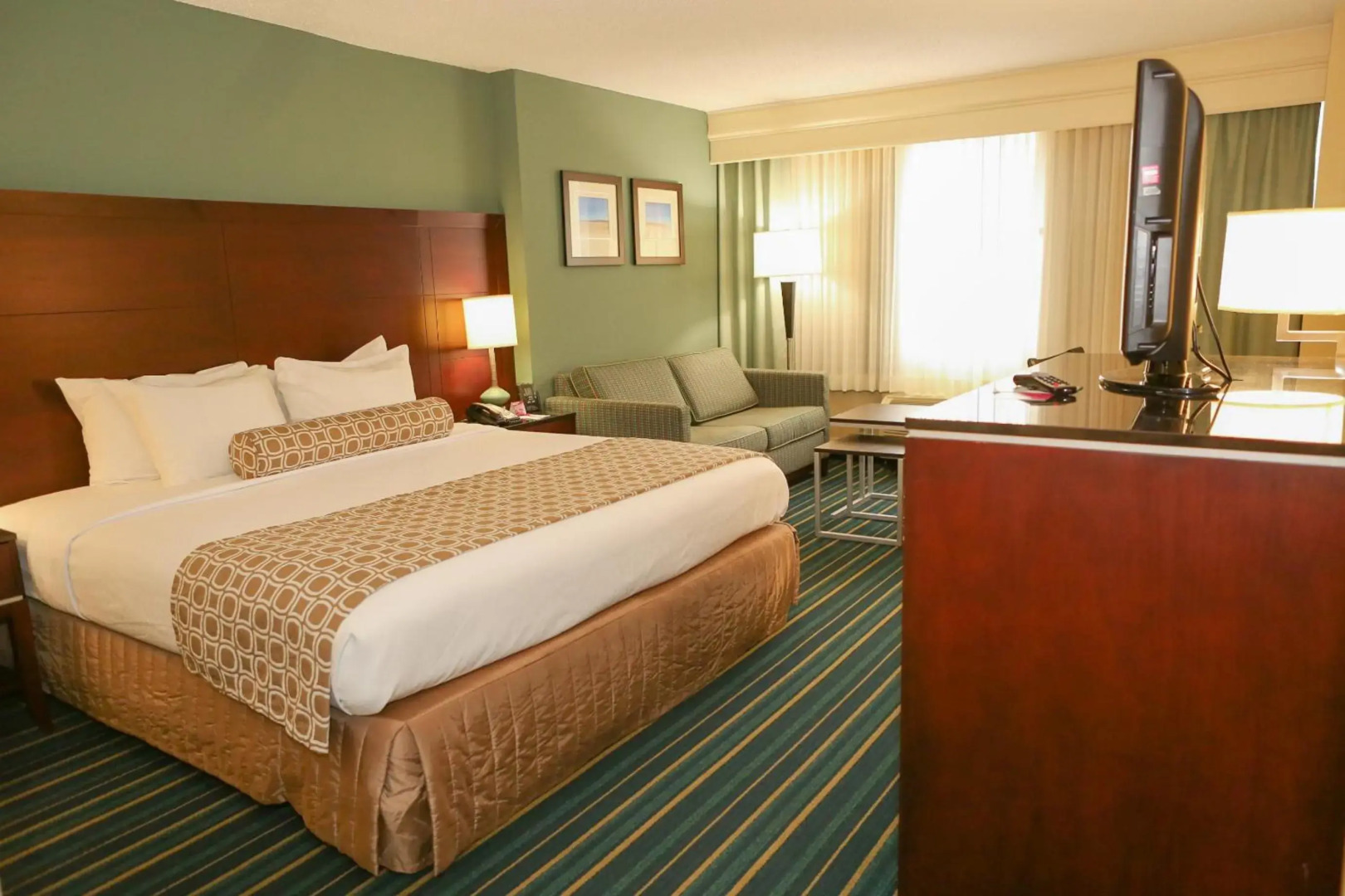 Crowne Plaza Virginia Beach Town Center by IHG
