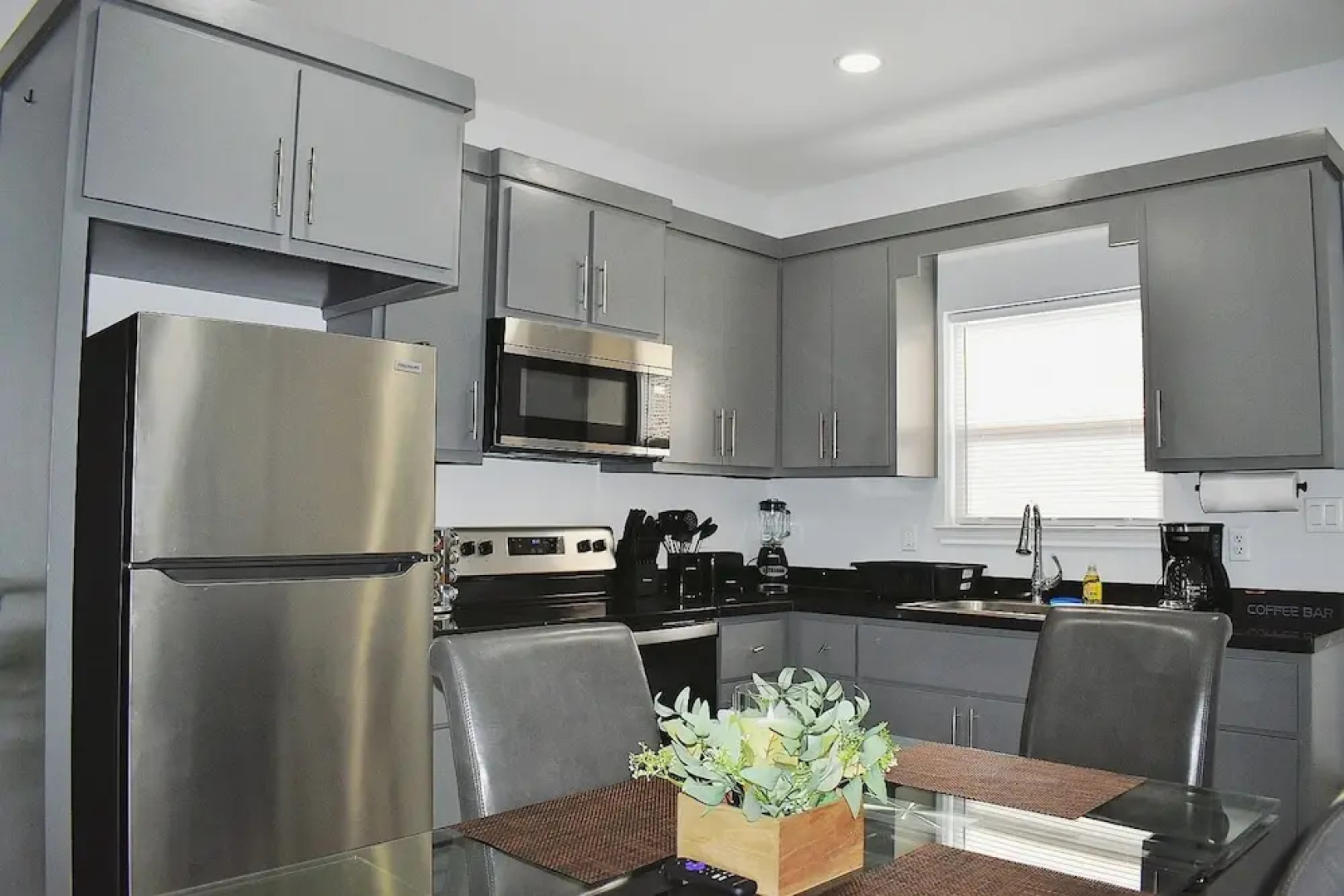 Elegant Apartment 10 min to Mercedes Outlets