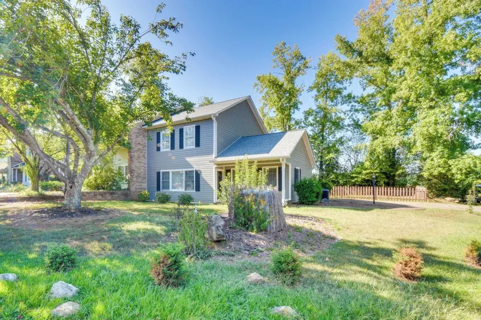 Seneca Escape w/ Screened Patio: Near Lakes!