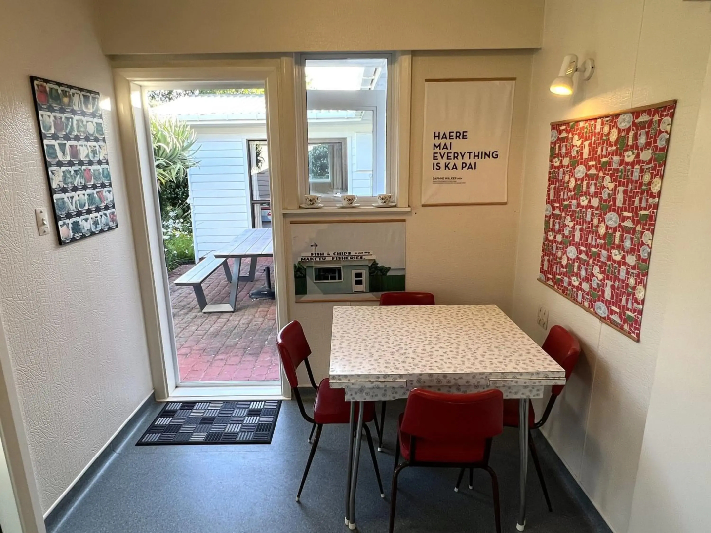Tranquility Base - Waikanae Beach Holiday Home