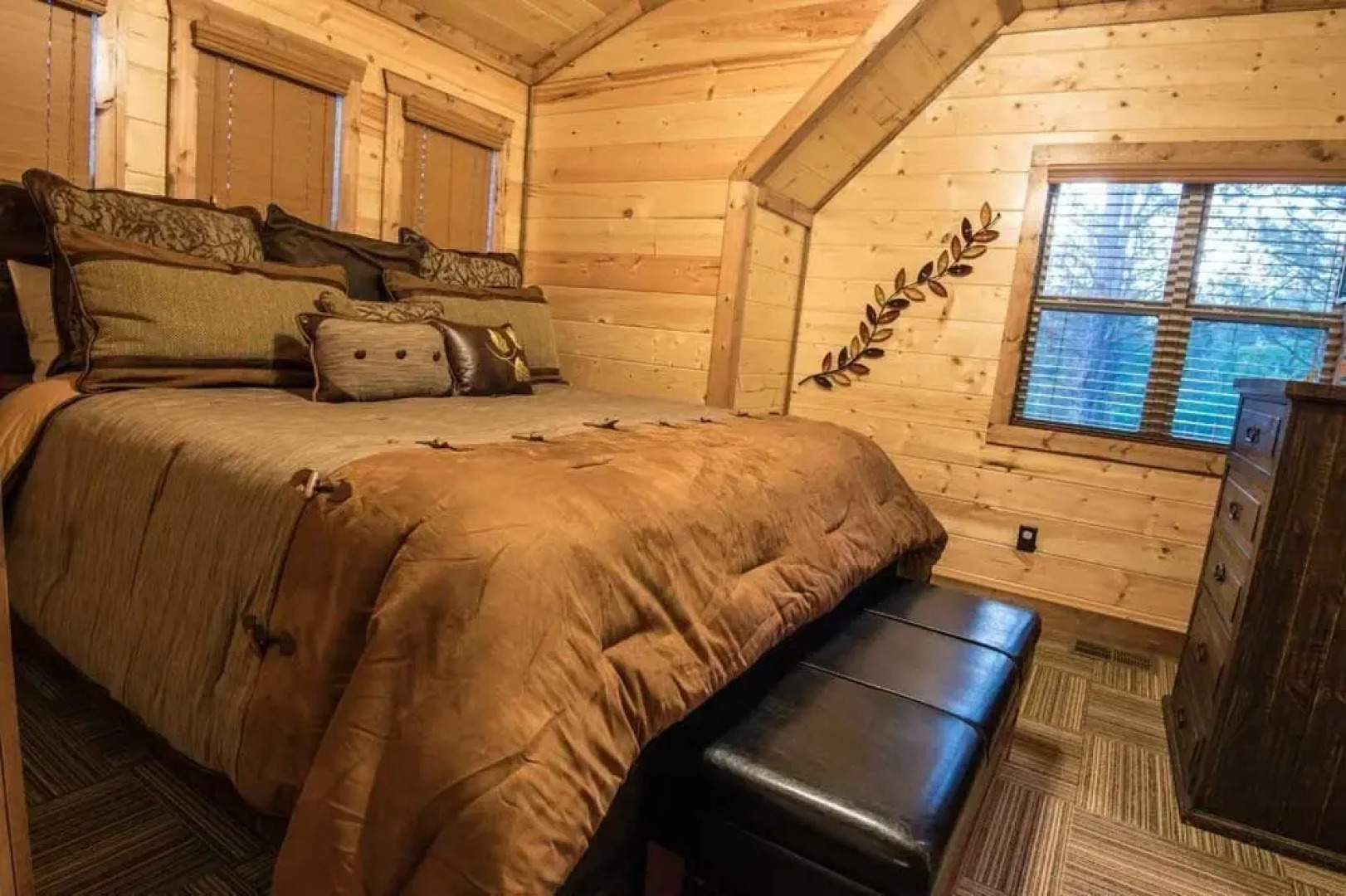 Stars On The Water Lodge - 4 Br Cabin