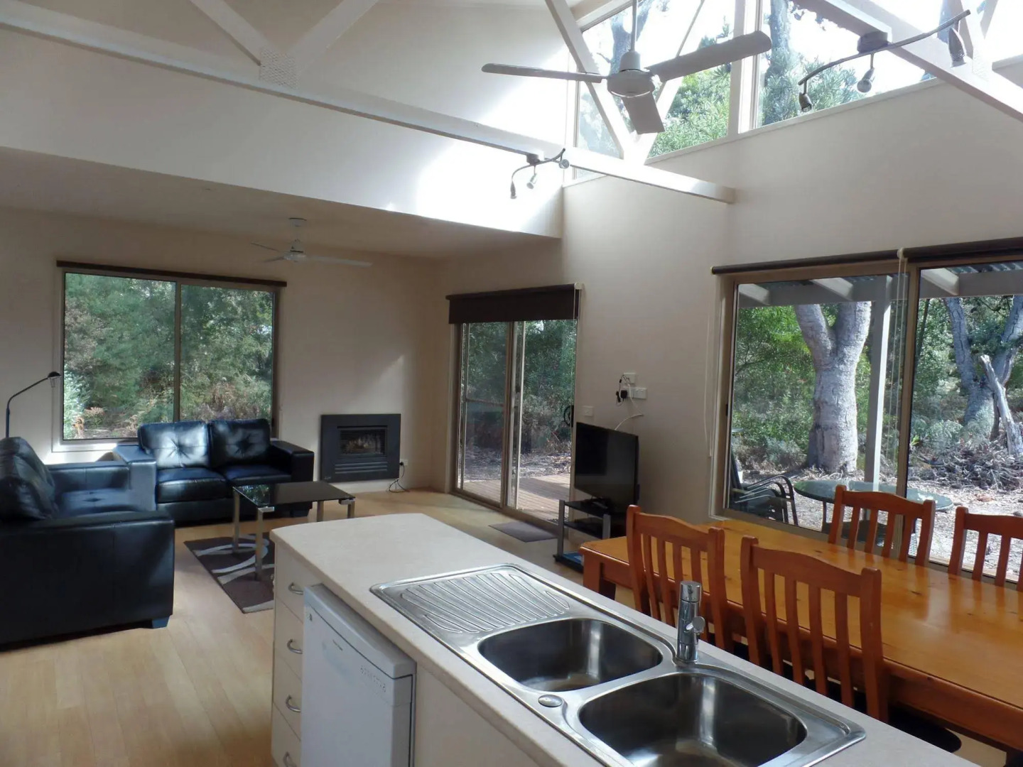 Waterfront Retreat At Wattle Point