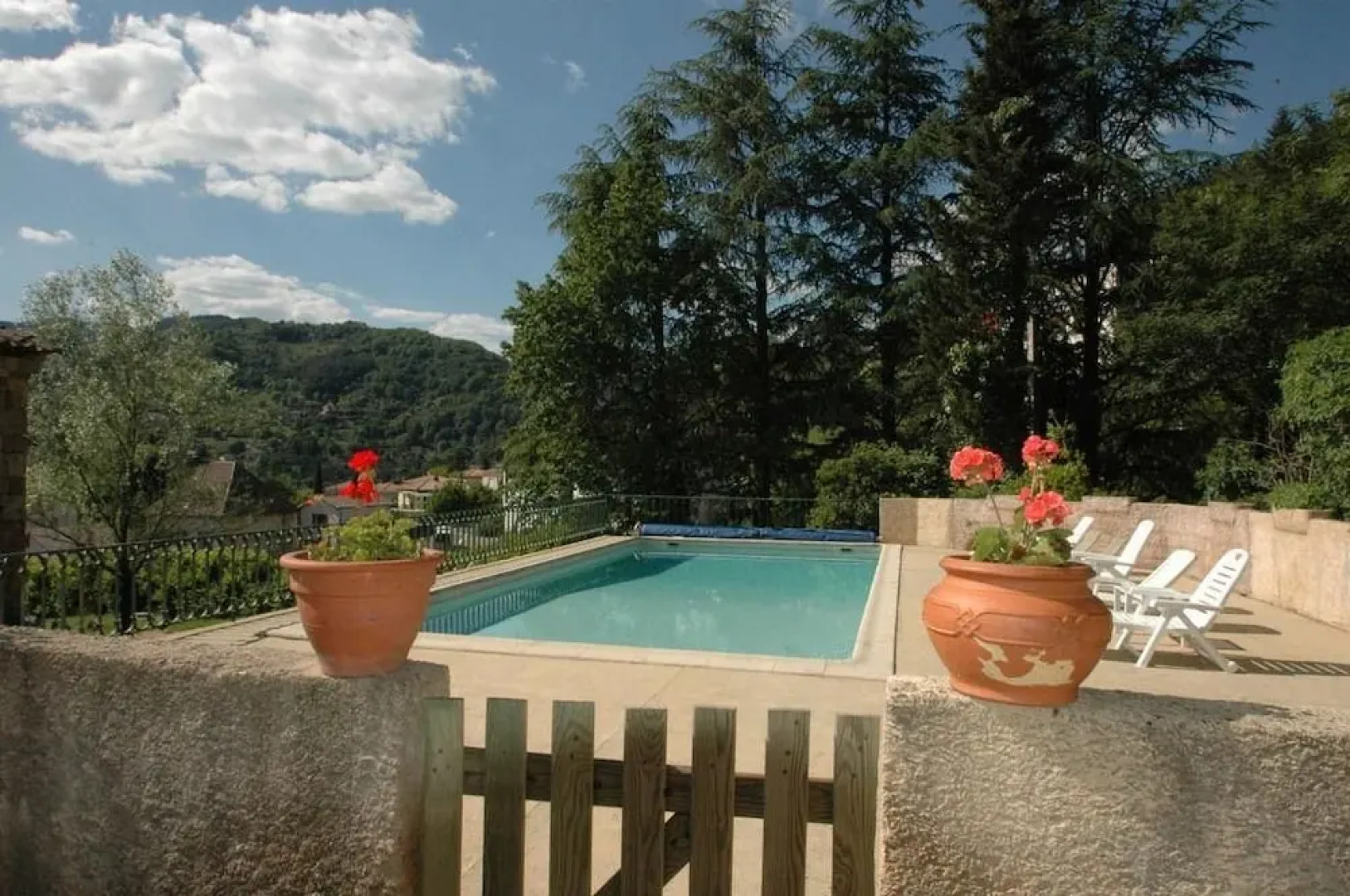 Curistes - Ardèche: location de vacances avec piscine à  Vals les Bain