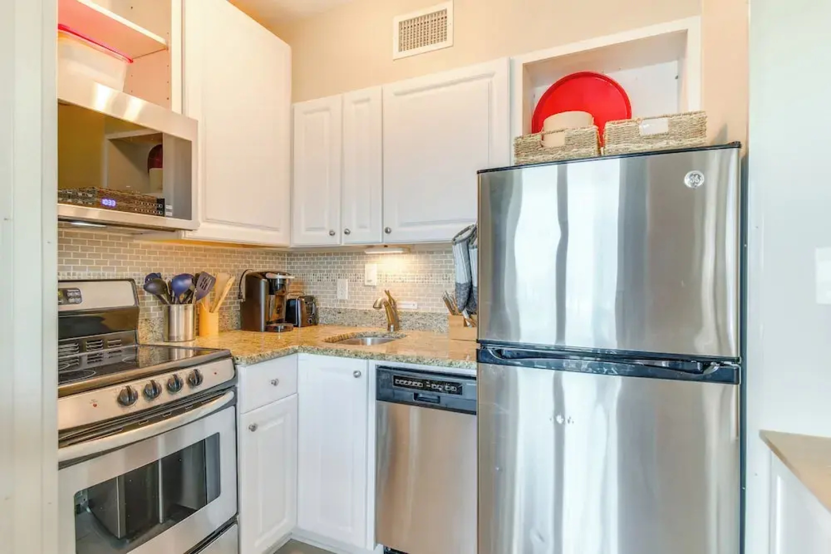 On-site Beach Access: Studio in Gulf Shores