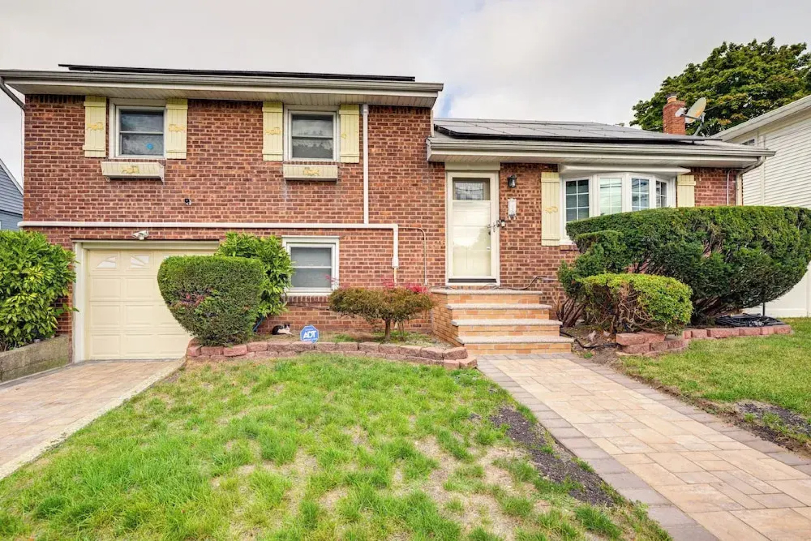 Walkable Elmont Studio: 19 Mi to New York City!