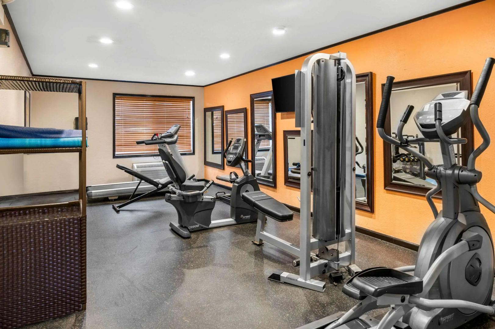 White Pines Inn & Suites