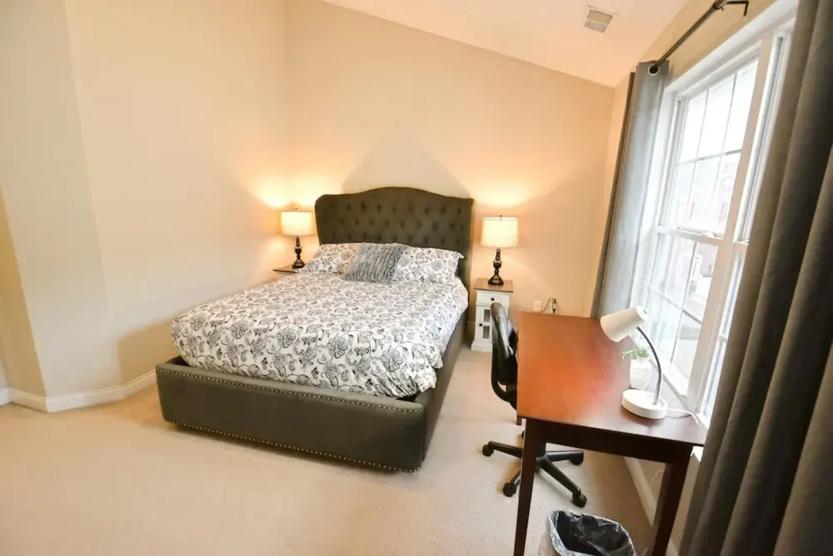 Walk to Notre Dame Spacious 3BR Townhome w Garage Family-friendly Amenities 123p