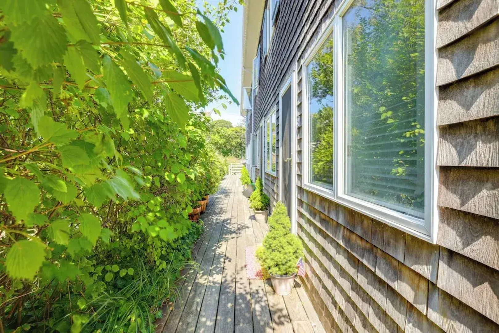 Steps to Beach: Stylish & Lofted Provincetown Gem