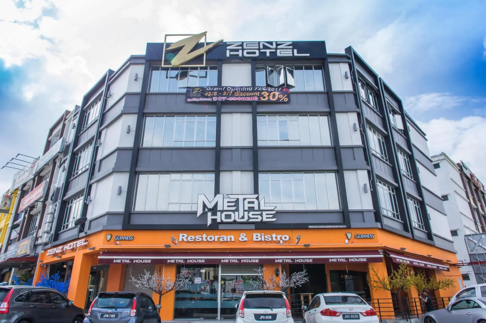 OYO 89423 Zenz Hotel